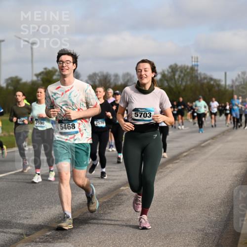 12.04.2026 - 45. Internationalen Wilhelmsburger Insellauf Dr. Thomas Lammeyer http://msf.ph/oto/9435699 12.04.2026 09:25:24 Laufen 2699, 2590, 5468, 2576, 5703, 7 meine-sportfotos.de