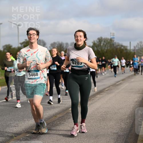 12.04.2026 - 45. Internationalen Wilhelmsburger Insellauf Dr. Thomas Lammeyer http://msf.ph/oto/9435700 12.04.2026 09:25:25 Laufen 2895, 2590, 5468, 2576, 5703 meine-sportfotos.de