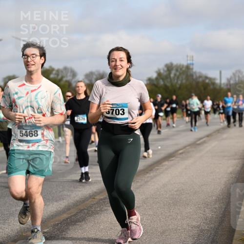 12.04.2026 - 45. Internationalen Wilhelmsburger Insellauf Dr. Thomas Lammeyer http://msf.ph/oto/9435701 12.04.2026 09:25:25 Laufen 5468, 2576, 5703, 7 meine-sportfotos.de