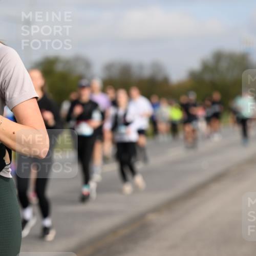 12.04.2026 - 45. Internationalen Wilhelmsburger Insellauf Dr. Thomas Lammeyer http://msf.ph/oto/9435707 12.04.2026 09:25:26 Laufen 03 meine-sportfotos.de