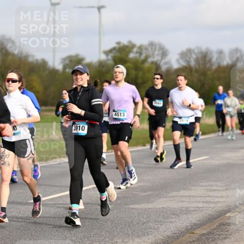 12.04.2026 - 45. Internationalen Wilhelmsburger Insellauf Dr. Thomas Lammeyer http://msf.ph/oto/9435714 12.04.2026 09:25:27 Laufen 3910, 2576, 4513, 844, 2419 meine-sportfotos.de