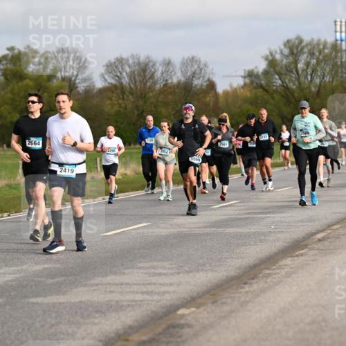 12.04.2026 - 45. Internationalen Wilhelmsburger Insellauf Dr. Thomas Lammeyer http://msf.ph/oto/9435718 12.04.2026 09:25:28 Laufen 4513, 2664, 2419, 2828, 2295, 3052, 5559, 2193, 3589, 2567, 2919, 214 meine-sportfotos.de