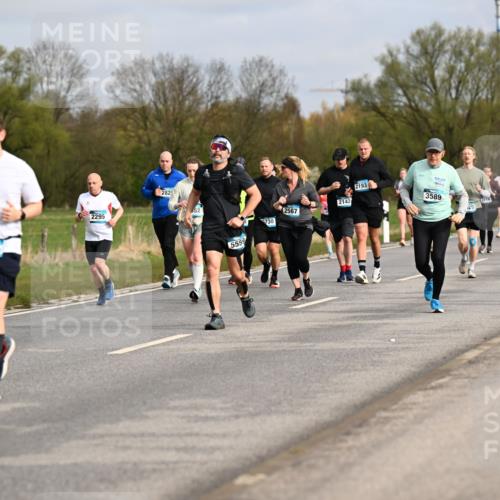 12.04.2026 - 45. Internationalen Wilhelmsburger Insellauf Dr. Thomas Lammeyer http://msf.ph/oto/9435722 12.04.2026 09:25:29 Laufen 2664, 2419, 2295, 282, 5559, 50, 0, 2193, 2142, 3589, 3028, 2567, 29, 730, 2919 meine-sportfotos.de