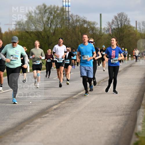 12.04.2026 - 45. Internationalen Wilhelmsburger Insellauf Dr. Thomas Lammeyer http://msf.ph/oto/9435732 12.04.2026 09:25:31 Laufen 337, 2567, 2193, 3589, 3716, 2919, 3029, 3028, 4949, 2962, 16 meine-sportfotos.de