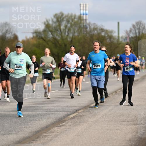 12.04.2026 - 45. Internationalen Wilhelmsburger Insellauf Dr. Thomas Lammeyer http://msf.ph/oto/9435735 12.04.2026 09:25:32 Laufen 730, 2567, 20, 20, 3589, 2919, 3029, 3028, 4949, 2962, 16 meine-sportfotos.de