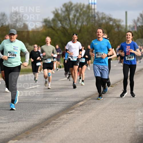 12.04.2026 - 45. Internationalen Wilhelmsburger Insellauf Dr. Thomas Lammeyer http://msf.ph/oto/9435738 12.04.2026 09:25:32 Laufen 2567, 21, 3589, 3029, 3028, 12949, 2919, 2962 meine-sportfotos.de