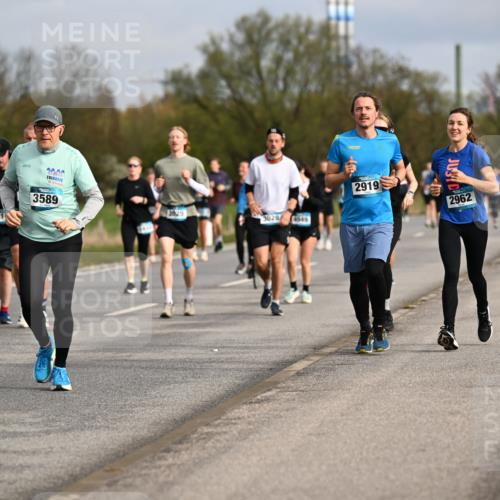 12.04.2026 - 45. Internationalen Wilhelmsburger Insellauf Dr. Thomas Lammeyer http://msf.ph/oto/9435739 12.04.2026 09:25:32 Laufen 2567, 20, 00, 3589, 3629, 3028, 4949, 2919, 2962 meine-sportfotos.de