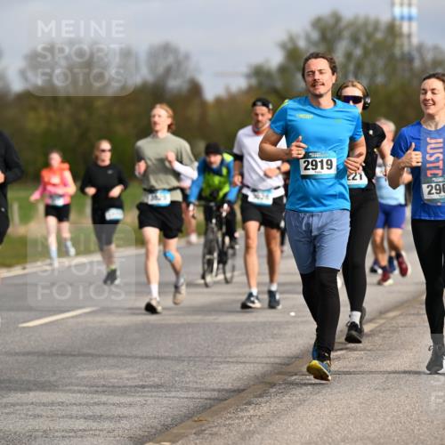 12.04.2026 - 45. Internationalen Wilhelmsburger Insellauf Dr. Thomas Lammeyer http://msf.ph/oto/9435756 12.04.2026 09:25:35 Laufen 213, 2193, 2919, 2962 meine-sportfotos.de