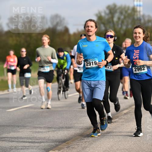 12.04.2026 - 45. Internationalen Wilhelmsburger Insellauf Dr. Thomas Lammeyer http://msf.ph/oto/9435759 12.04.2026 09:25:35 Laufen 2142, 2193, 2919, 2962 meine-sportfotos.de