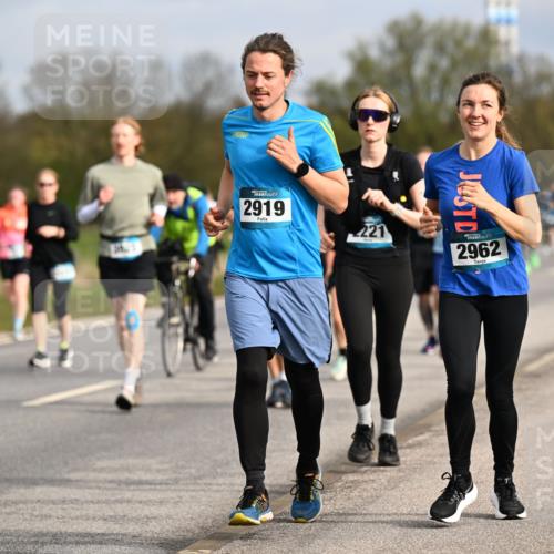 12.04.2026 - 45. Internationalen Wilhelmsburger Insellauf Dr. Thomas Lammeyer http://msf.ph/oto/9435761 12.04.2026 09:25:36 Laufen 2919, 221, 2962 meine-sportfotos.de