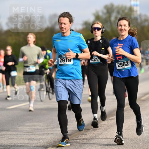 12.04.2026 - 45. Internationalen Wilhelmsburger Insellauf Dr. Thomas Lammeyer http://msf.ph/oto/9435762 12.04.2026 09:25:36 Laufen 2919, 221, 2962 meine-sportfotos.de