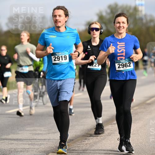 12.04.2026 - 45. Internationalen Wilhelmsburger Insellauf Dr. Thomas Lammeyer http://msf.ph/oto/9435764 12.04.2026 09:25:36 Laufen 2919, 2962 meine-sportfotos.de