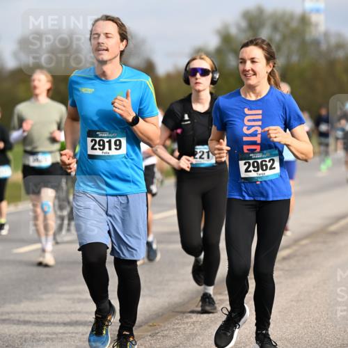 12.04.2026 - 45. Internationalen Wilhelmsburger Insellauf Dr. Thomas Lammeyer http://msf.ph/oto/9435766 12.04.2026 09:25:37 Laufen 4, 2919, 221, 2962, 11 meine-sportfotos.de