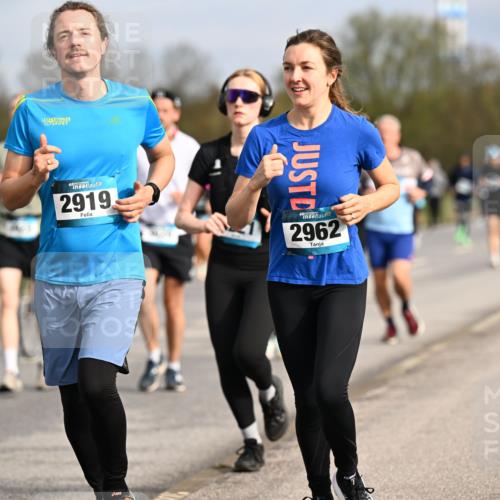 12.04.2026 - 45. Internationalen Wilhelmsburger Insellauf Dr. Thomas Lammeyer http://msf.ph/oto/9435769 12.04.2026 09:25:37 Laufen 2919, 2962 meine-sportfotos.de