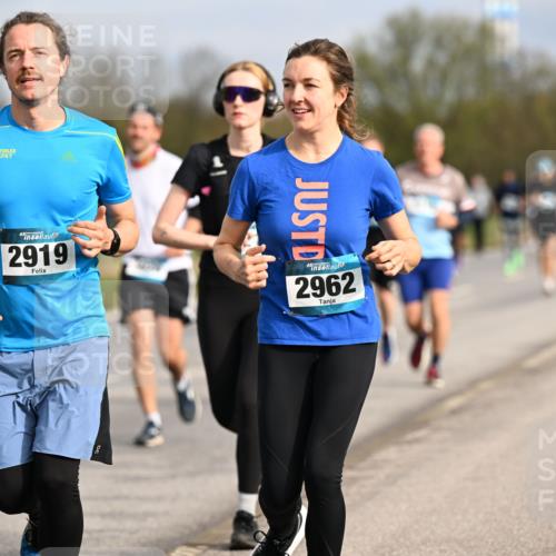 12.04.2026 - 45. Internationalen Wilhelmsburger Insellauf Dr. Thomas Lammeyer http://msf.ph/oto/9435771 12.04.2026 09:25:37 Laufen 2919, 2962 meine-sportfotos.de