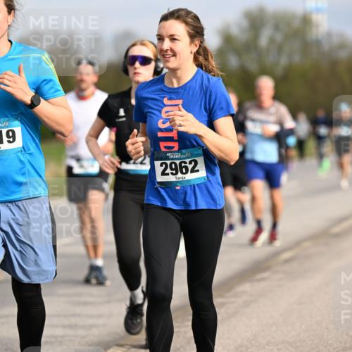 12.04.2026 - 45. Internationalen Wilhelmsburger Insellauf Dr. Thomas Lammeyer http://msf.ph/oto/9435772 12.04.2026 09:25:37 Laufen 2919, 2962 meine-sportfotos.de