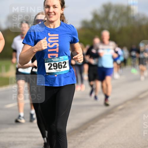 12.04.2026 - 45. Internationalen Wilhelmsburger Insellauf Dr. Thomas Lammeyer http://msf.ph/oto/9435773 12.04.2026 09:25:38 Laufen 2919, 2962 meine-sportfotos.de