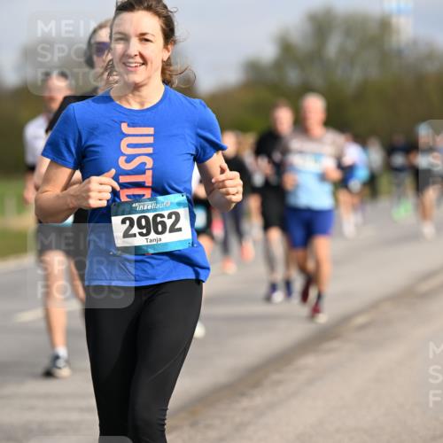 12.04.2026 - 45. Internationalen Wilhelmsburger Insellauf Dr. Thomas Lammeyer http://msf.ph/oto/9435774 12.04.2026 09:25:38 Laufen 9, 2962 meine-sportfotos.de