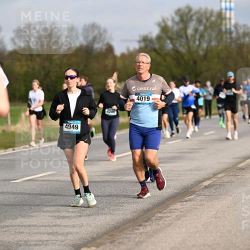 12.04.2026 - 45. Internationalen Wilhelmsburger Insellauf Dr. Thomas Lammeyer http://msf.ph/oto/9435778 12.04.2026 09:25:39 Laufen 161, 4949, 4246, 4019 meine-sportfotos.de