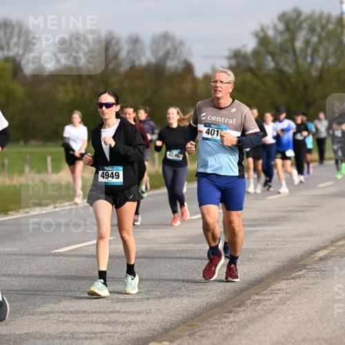 12.04.2026 - 45. Internationalen Wilhelmsburger Insellauf Dr. Thomas Lammeyer http://msf.ph/oto/9435781 12.04.2026 09:25:39 Laufen 161, 4949, 3028, 424, 401 meine-sportfotos.de