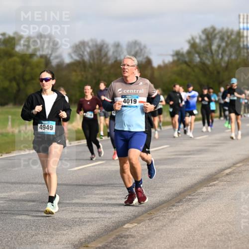 12.04.2026 - 45. Internationalen Wilhelmsburger Insellauf Dr. Thomas Lammeyer http://msf.ph/oto/9435789 12.04.2026 09:25:40 Laufen 4949, 916, 4019 meine-sportfotos.de