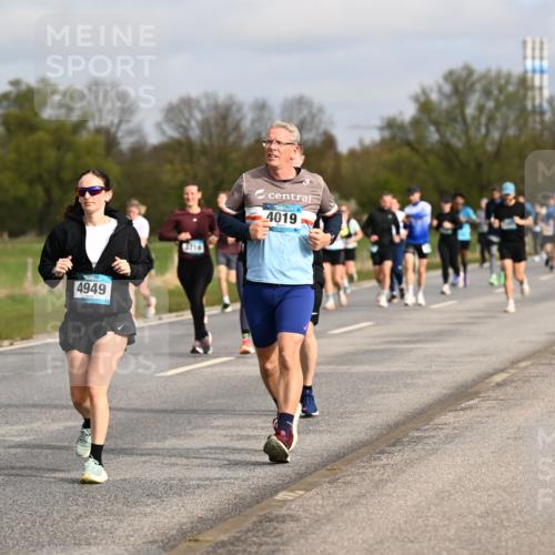12.04.2026 - 45. Internationalen Wilhelmsburger Insellauf Dr. Thomas Lammeyer http://msf.ph/oto/9435790 12.04.2026 09:25:41 Laufen 4949, 3716, 4019 meine-sportfotos.de
