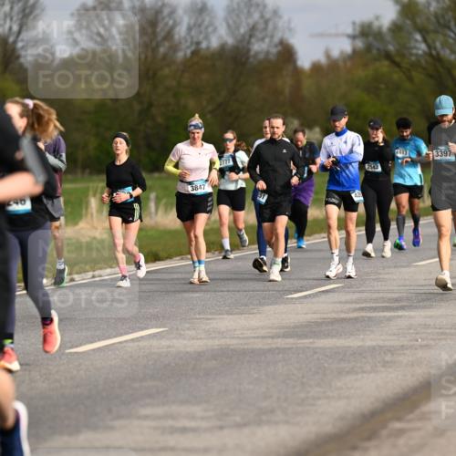 12.04.2026 - 45. Internationalen Wilhelmsburger Insellauf Dr. Thomas Lammeyer http://msf.ph/oto/9435802 12.04.2026 09:25:43 Laufen 3847, 2777, 425, 2542, 4613, 3397 meine-sportfotos.de