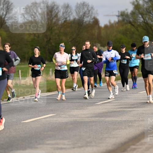 12.04.2026 - 45. Internationalen Wilhelmsburger Insellauf Dr. Thomas Lammeyer http://msf.ph/oto/9435804 12.04.2026 09:25:43 Laufen 4246, 5758, 3847, 2777, 4251, 2542, 4613, 3397, 3027 meine-sportfotos.de
