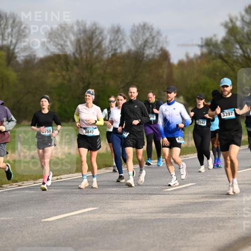 12.04.2026 - 45. Internationalen Wilhelmsburger Insellauf Dr. Thomas Lammeyer http://msf.ph/oto/9435806 12.04.2026 09:25:44 Laufen 4246, 5758, 3847, 416, 425, 2542, 3397, 461, 3027 meine-sportfotos.de