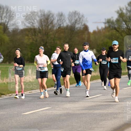 12.04.2026 - 45. Internationalen Wilhelmsburger Insellauf Dr. Thomas Lammeyer http://msf.ph/oto/9435808 12.04.2026 09:25:44 Laufen 2416, 3397, 2542, 3758, 3027, 3847, 3832 meine-sportfotos.de