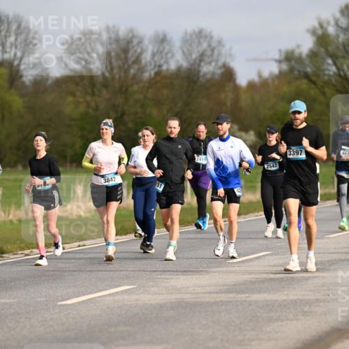 12.04.2026 - 45. Internationalen Wilhelmsburger Insellauf Dr. Thomas Lammeyer http://msf.ph/oto/9435809 12.04.2026 09:25:44 Laufen 3832, 3847, 2416, 42, 2542, 3397, 4612, 3027 meine-sportfotos.de