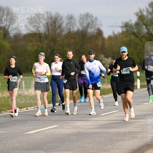 12.04.2026 - 45. Internationalen Wilhelmsburger Insellauf Dr. Thomas Lammeyer http://msf.ph/oto/9435811 12.04.2026 09:25:44 Laufen 3758, 3847, 2416, 425, 2542, 3397, 46, 3027 meine-sportfotos.de