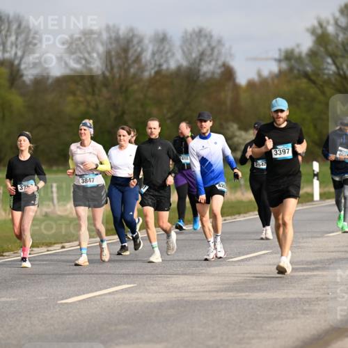 12.04.2026 - 45. Internationalen Wilhelmsburger Insellauf Dr. Thomas Lammeyer http://msf.ph/oto/9435812 12.04.2026 09:25:44 Laufen 374, 3847, 2416, 425, 2542, 3397, 46, 3027 meine-sportfotos.de