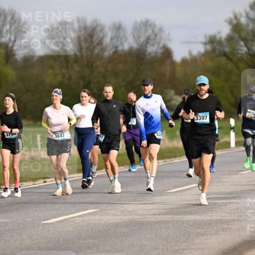 12.04.2026 - 45. Internationalen Wilhelmsburger Insellauf Dr. Thomas Lammeyer http://msf.ph/oto/9435813 12.04.2026 09:25:45 Laufen 3750, 425, 3847, 51, 3397 meine-sportfotos.de