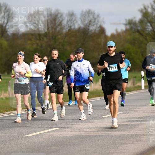 12.04.2026 - 45. Internationalen Wilhelmsburger Insellauf Dr. Thomas Lammeyer http://msf.ph/oto/9435817 12.04.2026 09:25:45 Laufen 758, 3847, 42, 3397, 461, 3027 meine-sportfotos.de