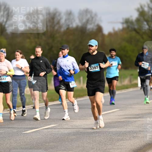 12.04.2026 - 45. Internationalen Wilhelmsburger Insellauf Dr. Thomas Lammeyer http://msf.ph/oto/9435821 12.04.2026 09:25:46 Laufen 3758, 3847, 425, 3397, 46127 meine-sportfotos.de
