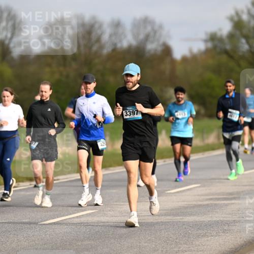 12.04.2026 - 45. Internationalen Wilhelmsburger Insellauf Dr. Thomas Lammeyer http://msf.ph/oto/9435825 12.04.2026 09:25:46 Laufen 3847, 425, 3397, 11013 meine-sportfotos.de