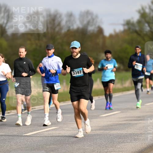 12.04.2026 - 45. Internationalen Wilhelmsburger Insellauf Dr. Thomas Lammeyer http://msf.ph/oto/9435826 12.04.2026 09:25:46 Laufen 3847, 425, 3397, 4612 meine-sportfotos.de