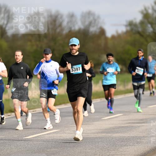 12.04.2026 - 45. Internationalen Wilhelmsburger Insellauf Dr. Thomas Lammeyer http://msf.ph/oto/9435827 12.04.2026 09:25:47 Laufen 3847, 425, 3397, 4013 meine-sportfotos.de