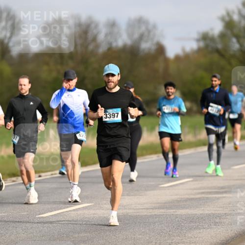 12.04.2026 - 45. Internationalen Wilhelmsburger Insellauf Dr. Thomas Lammeyer http://msf.ph/oto/9435828 12.04.2026 09:25:47 Laufen 3847, 425, 3397 meine-sportfotos.de