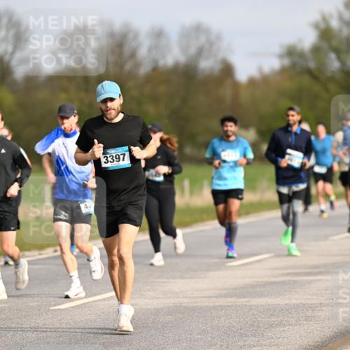 12.04.2026 - 45. Internationalen Wilhelmsburger Insellauf Dr. Thomas Lammeyer http://msf.ph/oto/9435830 12.04.2026 09:25:47 Laufen 425, 3397 meine-sportfotos.de