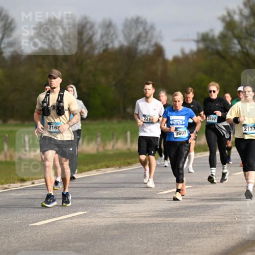 12.04.2026 - 45. Internationalen Wilhelmsburger Insellauf Dr. Thomas Lammeyer http://msf.ph/oto/9435866 12.04.2026 09:25:55 Laufen 216, 3027, 221, 3607, 2597, 2137 meine-sportfotos.de