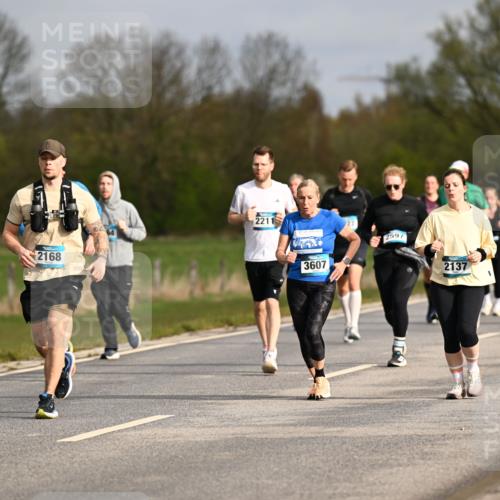 12.04.2026 - 45. Internationalen Wilhelmsburger Insellauf Dr. Thomas Lammeyer http://msf.ph/oto/9435870 12.04.2026 09:25:55 Laufen 2168, 2211, 3607, 2597, 2137 meine-sportfotos.de