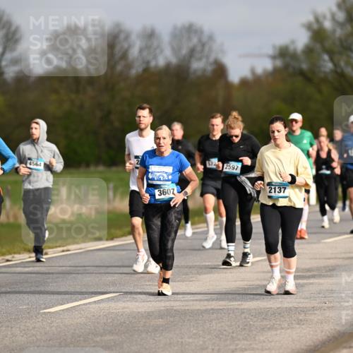 12.04.2026 - 45. Internationalen Wilhelmsburger Insellauf Dr. Thomas Lammeyer http://msf.ph/oto/9435873 12.04.2026 09:25:56 Laufen 2168, 4564, 3607, 5722597, 2137 meine-sportfotos.de