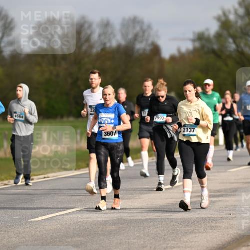 12.04.2026 - 45. Internationalen Wilhelmsburger Insellauf Dr. Thomas Lammeyer http://msf.ph/oto/9435874 12.04.2026 09:25:56 Laufen 2168, 22, 4564, 3607, 2597, 2137 meine-sportfotos.de