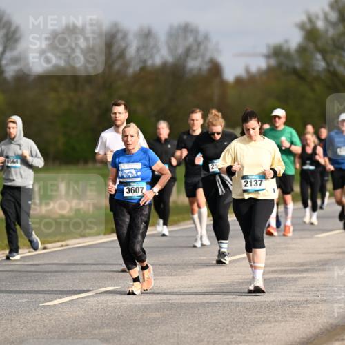 12.04.2026 - 45. Internationalen Wilhelmsburger Insellauf Dr. Thomas Lammeyer http://msf.ph/oto/9435876 12.04.2026 09:25:56 Laufen 2168, 4564, 3607, 25, 2137, 1 meine-sportfotos.de