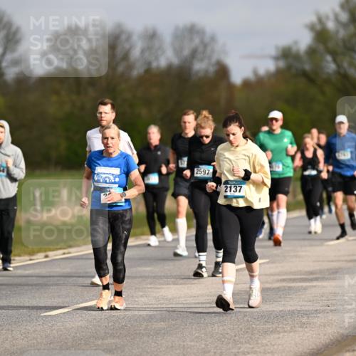 12.04.2026 - 45. Internationalen Wilhelmsburger Insellauf Dr. Thomas Lammeyer http://msf.ph/oto/9435879 12.04.2026 09:25:57 Laufen 989, 4564, 2597, 2137 meine-sportfotos.de