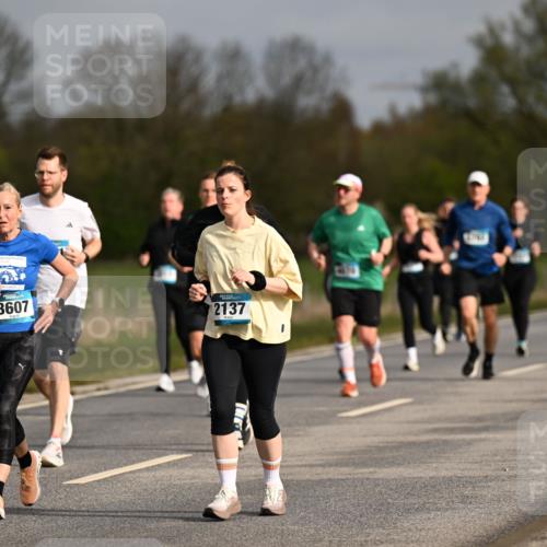 12.04.2026 - 45. Internationalen Wilhelmsburger Insellauf Dr. Thomas Lammeyer http://msf.ph/oto/9435885 12.04.2026 09:25:58 Laufen 564, 3607, 2137 meine-sportfotos.de
