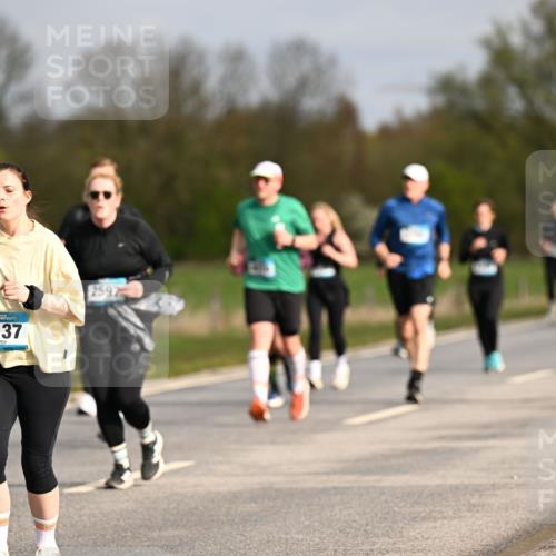 12.04.2026 - 45. Internationalen Wilhelmsburger Insellauf Dr. Thomas Lammeyer http://msf.ph/oto/9435889 12.04.2026 09:25:59 Laufen 2211, 2137, 2597 meine-sportfotos.de