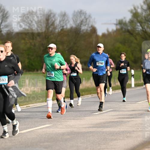 12.04.2026 - 45. Internationalen Wilhelmsburger Insellauf Dr. Thomas Lammeyer http://msf.ph/oto/9435893 12.04.2026 09:26:00 Laufen 4070, 2597, 5792, 3707, 3077 meine-sportfotos.de